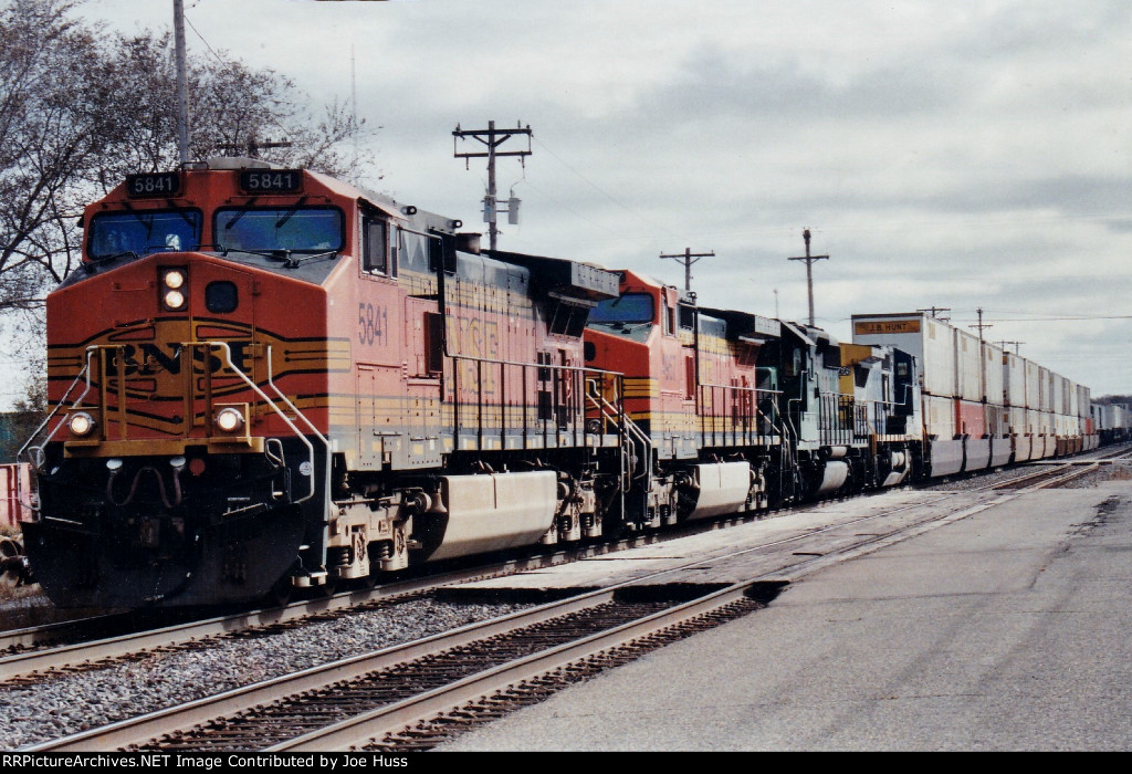 BNSF 5841 West